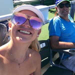 Meet your Posher, Ella